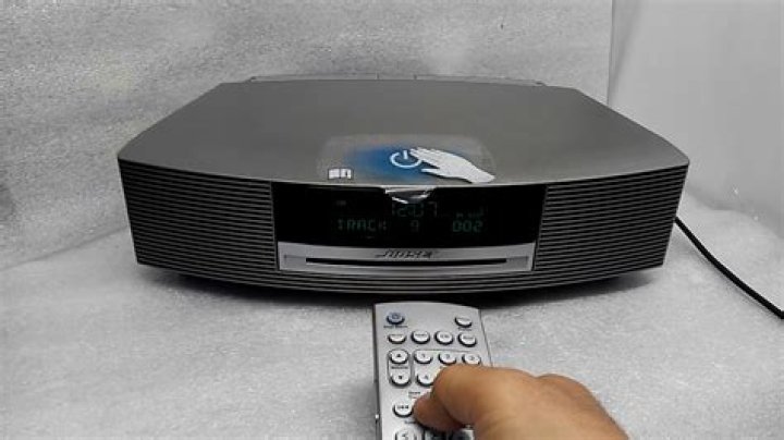 Can a Bose waveradio CD play without a remote?