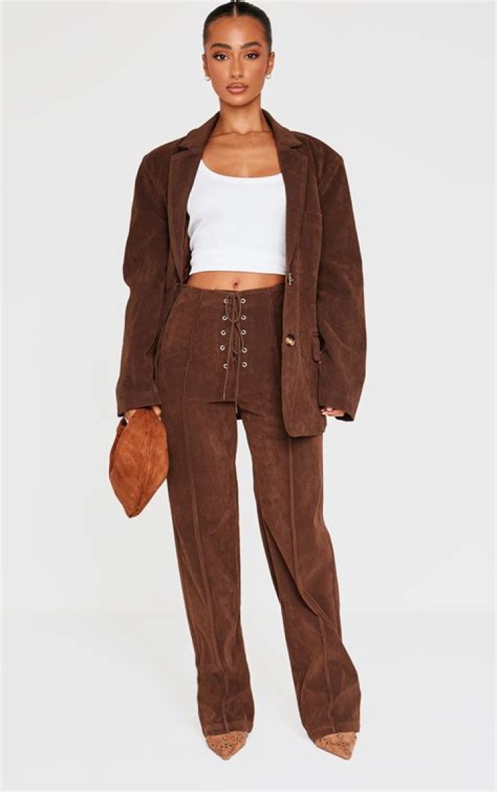 Can you wear chocolate brown with black?