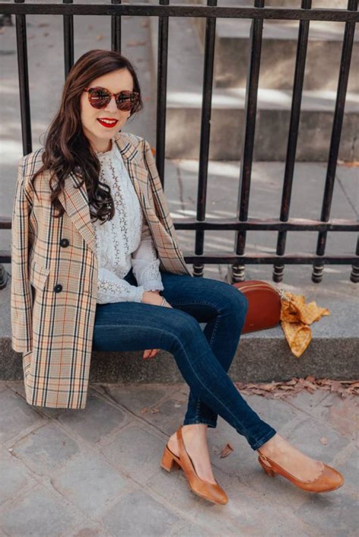 Do people in the UK wear jeans?