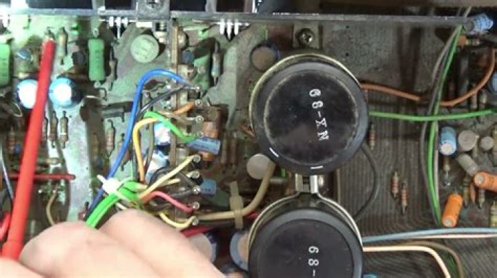 Do Pioneer receivers have fuses?