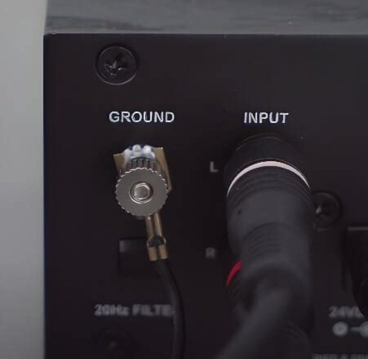 Does a turntable need to be earthed?