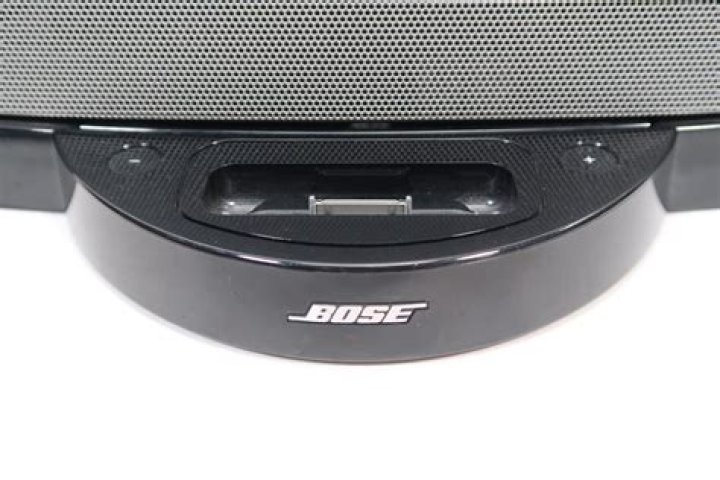 Does Bose SoundDock Series 1 have Bluetooth?