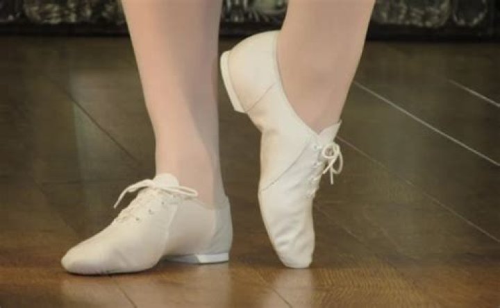 How are jazz shoes supposed to fit?