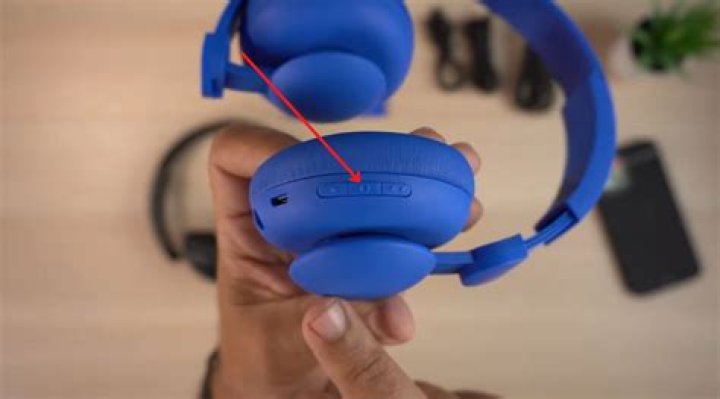 How do I connect headphones to my Panasonic phone?