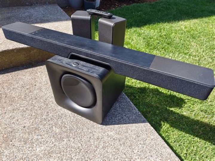 How do I pair my Klipsch soundbar with subwoofer?