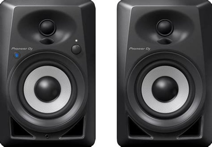How do I stop my stereo speakers from buzzing?