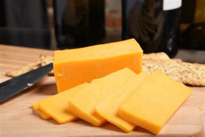 How many carbs are in a small piece of cheddar cheese?