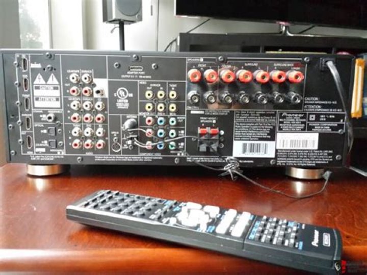 How many speakers does the pioneer vsx-920-k have?