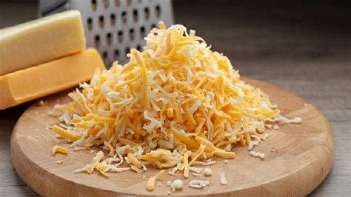 How much cheese should I eat as a snack?