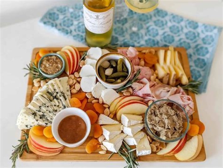 How to make cheese and wine soup at home?