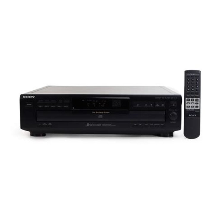 How to reset the CD changer to resolve disc playback problems?