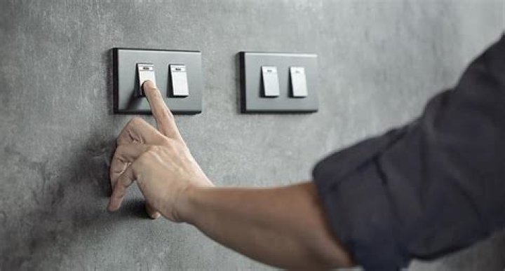How to turn off a light that wont turn off?