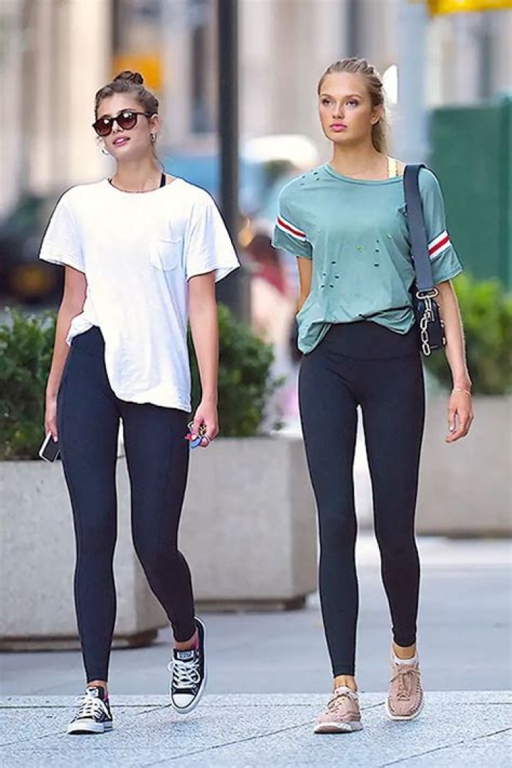Is it OK to wear yoga pants in public?