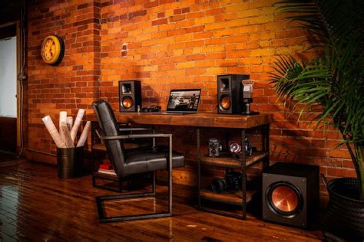 Is the Klipsch r-41pm a passive speaker?