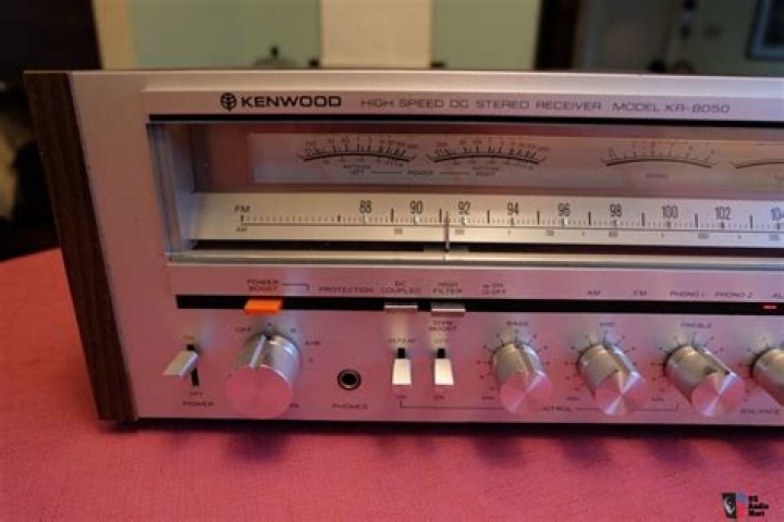 What are the features of the Kenwood kr-8050?