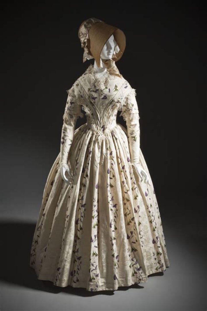 What did 1845 girls wear?