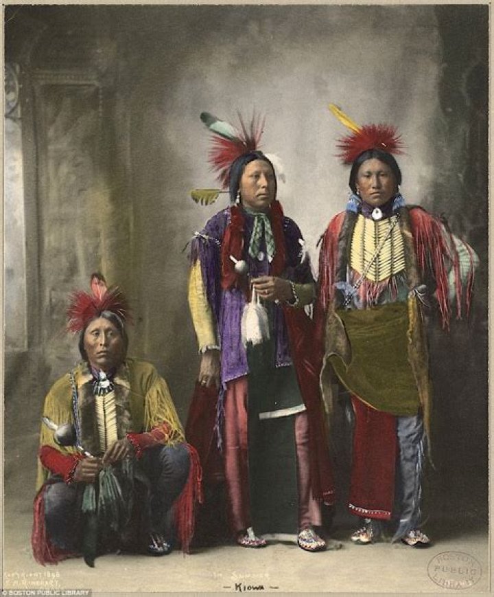 What did Indians wear in the 1800s?