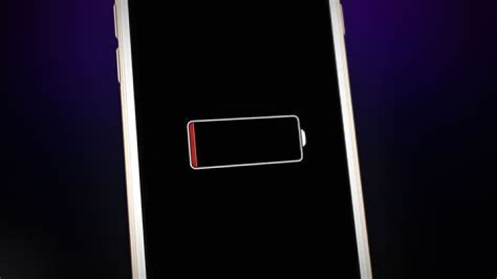 What does it mean when a battery blinks red?