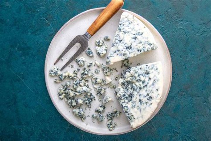 What is the difference in blue cheese?