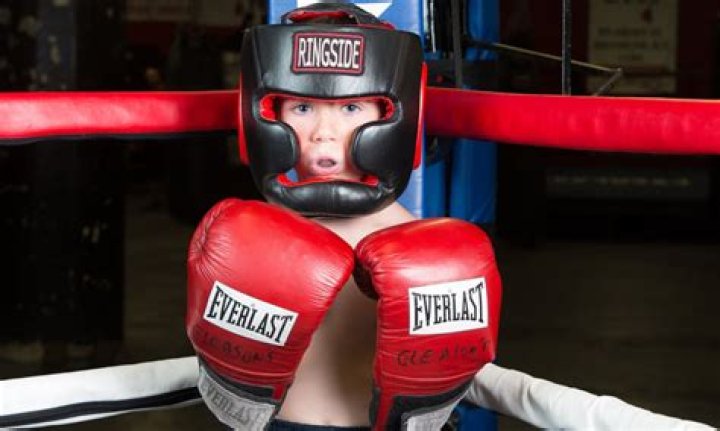 What is the dress code for boxing matches?