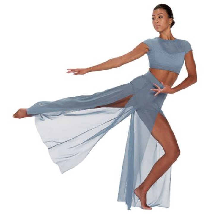What kind of dance dress do women wear?