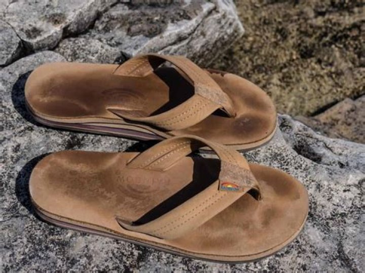 What places sell Rainbow sandals?