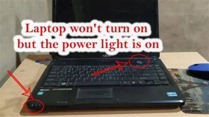 When I turn on my computer the light flashes?