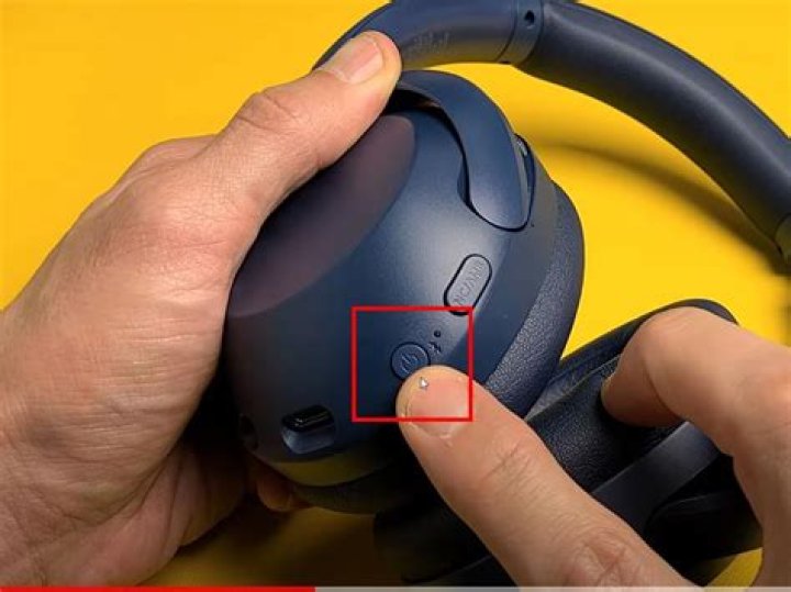 Why do my headphones turn off by themselves?