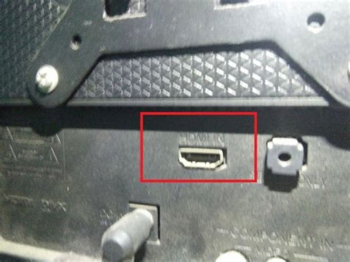 Why does my TV say no signal when HDMI is plugged in Panasonic?