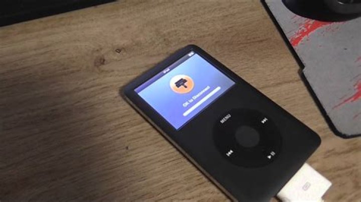 Why is my old iPod Classic not connecting to iTunes?