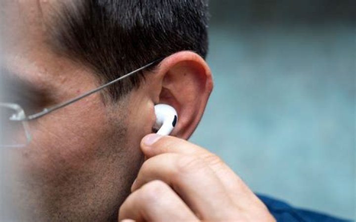 Why is one of my Bose earbuds not working?